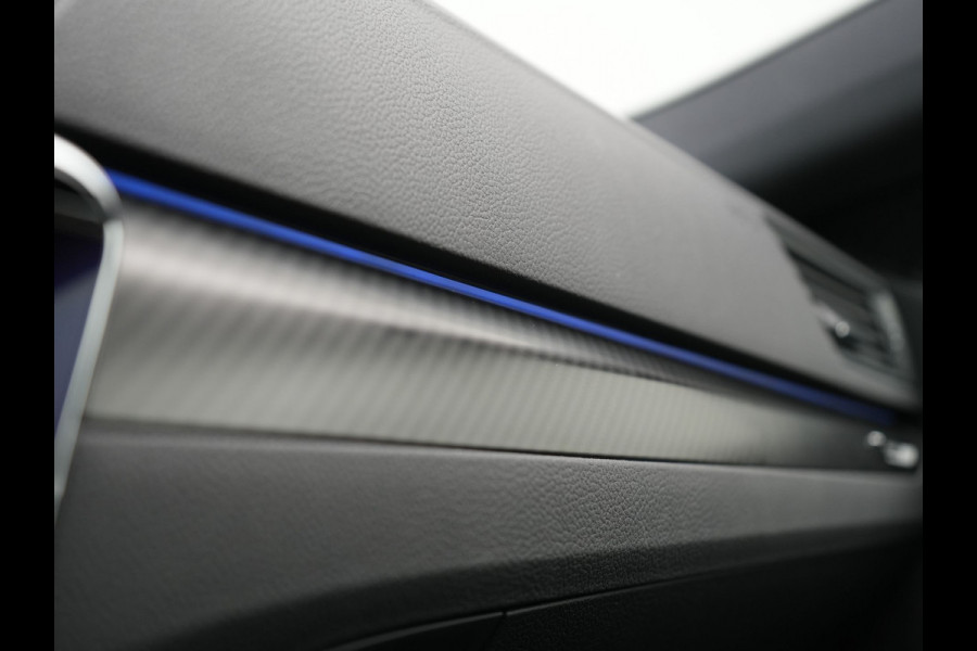 Škoda Superb Combi 1.4 TSI iV Sportline Business Plug In Hybrid 218pk Dealer O.H PHEV | Trekhaak Af Fabriek | Panodak | Adaptive Cruise | Alcantara Sportstoelen Memory & Verwarmd | Sfeerverlichting | Apple Carplay | Stuur Verwarmd | Virtual | Keyless | DAB | 19"L.M |