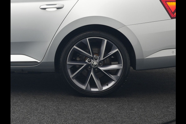 Škoda Superb Combi 1.4 TSI iV Sportline Business Plug In Hybrid 218pk Dealer O.H PHEV | Trekhaak Af Fabriek | Panodak | Adaptive Cruise | Alcantara Sportstoelen Memory & Verwarmd | Sfeerverlichting | Apple Carplay | Stuur Verwarmd | Virtual | Keyless | DAB | 19"L.M |