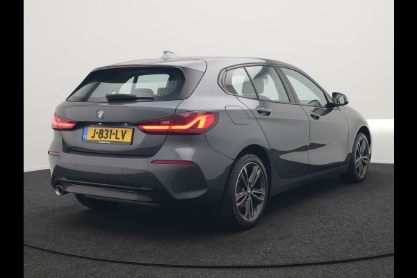 BMW 1-serie 118i Sportline 141pk Dealer O.H | Apple Carplay | Cruise Control | Virtual | Navigatie | LED Koplampen | Sfeerverlichting | DAB | 17"L.M |