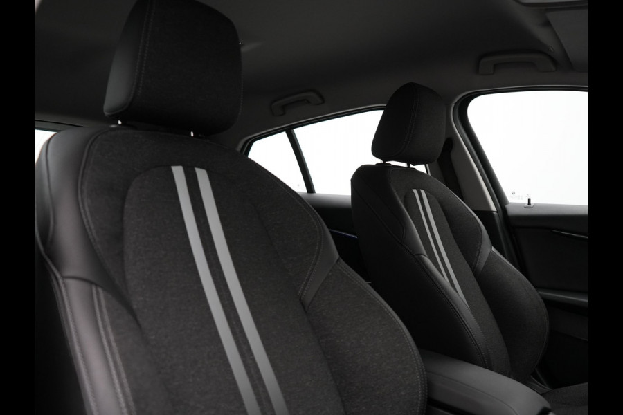 BMW 1-serie 118i Sportline 141pk Dealer O.H | Apple Carplay | Cruise Control | Virtual | Navigatie | LED Koplampen | Sfeerverlichting | DAB | 17"L.M |