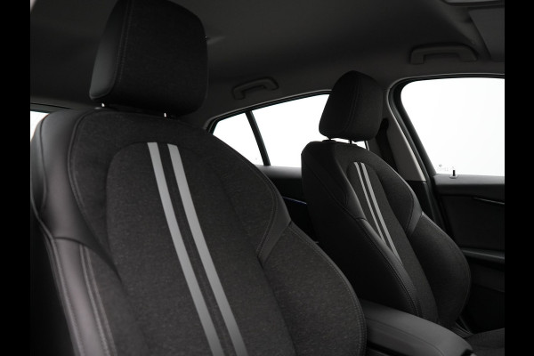 BMW 1-serie 118i Sportline 141pk Dealer O.H | Apple Carplay | Cruise Control | Virtual | Navigatie | LED Koplampen | Sfeerverlichting | DAB | 17"L.M |