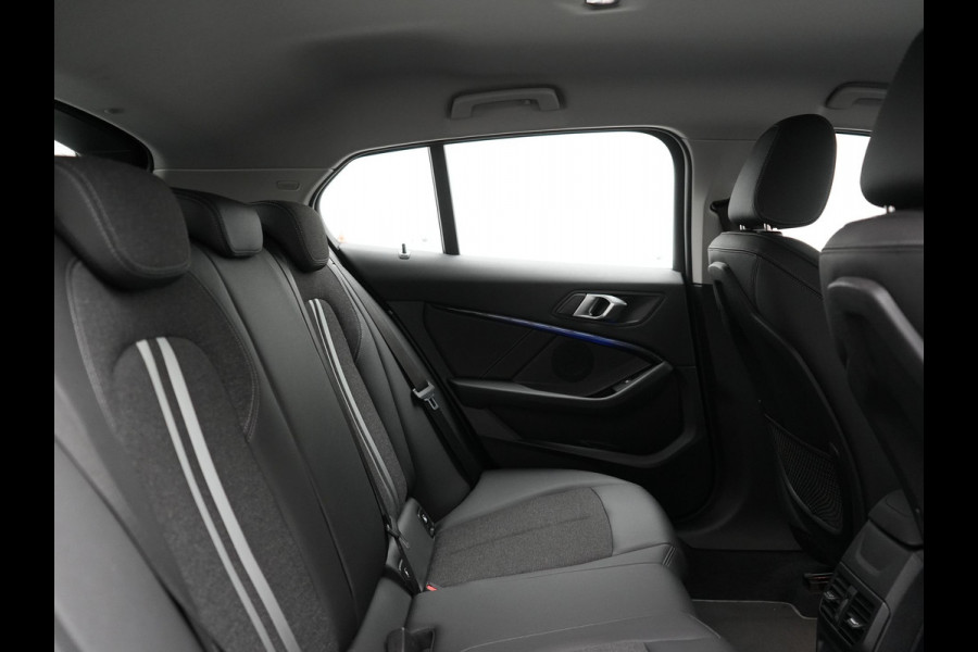 BMW 1-serie 118i Sportline 141pk Dealer O.H | Apple Carplay | Cruise Control | Virtual | Navigatie | LED Koplampen | Sfeerverlichting | DAB | 17"L.M |