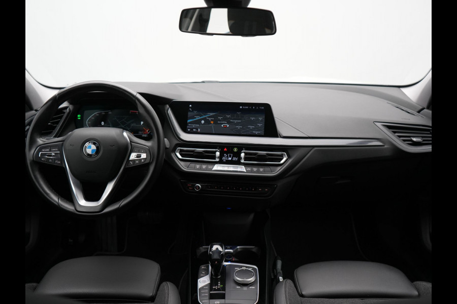 BMW 1-serie 118i Sportline 141pk Dealer O.H | Apple Carplay | Cruise Control | Virtual | Navigatie | LED Koplampen | Sfeerverlichting | DAB | 17"L.M |