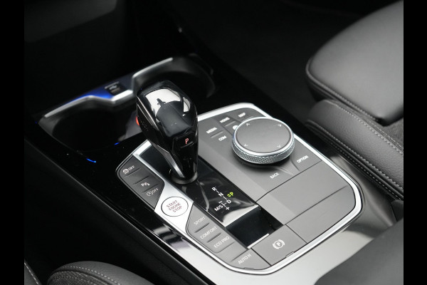 BMW 1-serie 118i Sportline 141pk Dealer O.H | Apple Carplay | Cruise Control | Virtual | Navigatie | LED Koplampen | Sfeerverlichting | DAB | 17"L.M |
