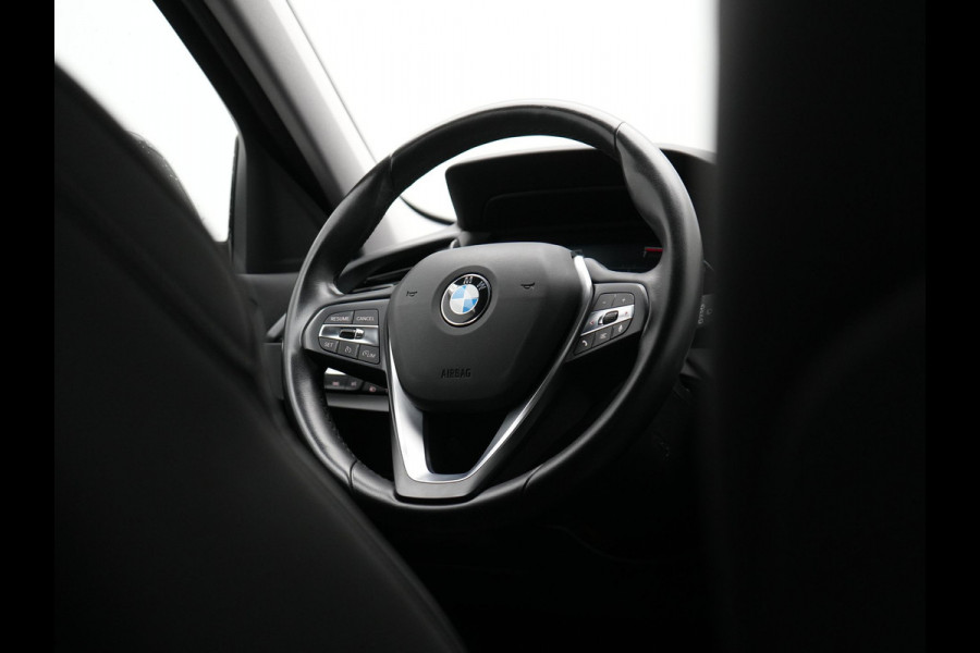 BMW 1-serie 118i Sportline 141pk Dealer O.H | Apple Carplay | Cruise Control | Virtual | Navigatie | LED Koplampen | Sfeerverlichting | DAB | 17"L.M |