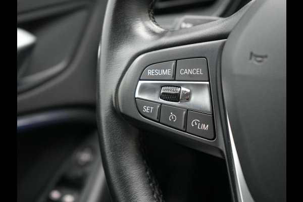 BMW 1-serie 118i Sportline 141pk Dealer O.H | Apple Carplay | Cruise Control | Virtual | Navigatie | LED Koplampen | Sfeerverlichting | DAB | 17"L.M |