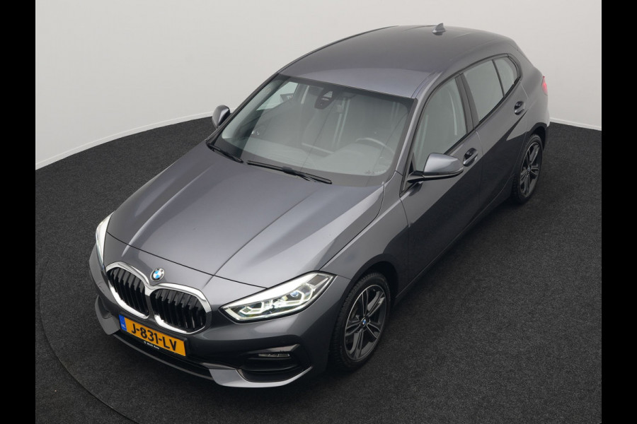 BMW 1-serie 118i Sportline 141pk Dealer O.H | Apple Carplay | Cruise Control | Virtual | Navigatie | LED Koplampen | Sfeerverlichting | DAB | 17"L.M |