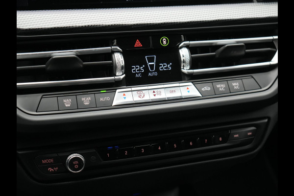 BMW 1-serie 118i Sportline 141pk Dealer O.H | Apple Carplay | Cruise Control | Virtual | Navigatie | LED Koplampen | Sfeerverlichting | DAB | 17"L.M |