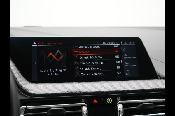 BMW 1-serie 118i Sportline 141pk Dealer O.H | Apple Carplay | Cruise Control | Virtual | Navigatie | LED Koplampen | Sfeerverlichting | DAB | 17"L.M |