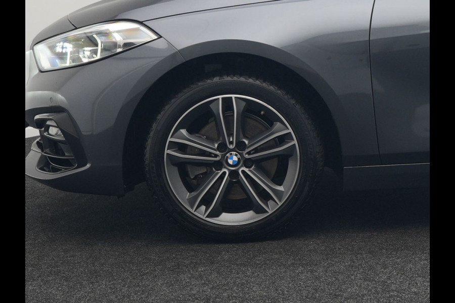 BMW 1-serie 118i Sportline 141pk Dealer O.H | Apple Carplay | Cruise Control | Virtual | Navigatie | LED Koplampen | Sfeerverlichting | DAB | 17"L.M |