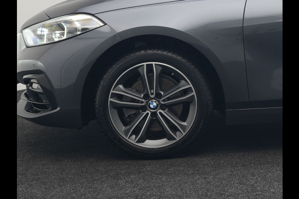 BMW 1-serie 118i Sportline 141pk Dealer O.H | Apple Carplay | Cruise Control | Virtual | Navigatie | LED Koplampen | Sfeerverlichting | DAB | 17"L.M |