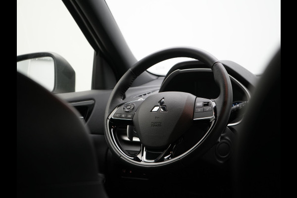 Mitsubishi Eclipse Cross 2.4 Intense Plug In Hybrid Dealer O.H PHEV | Camera | Alcantara Sportstoelen Verwarmd | Navigatie | Cruise Control | Keyless | DAB |