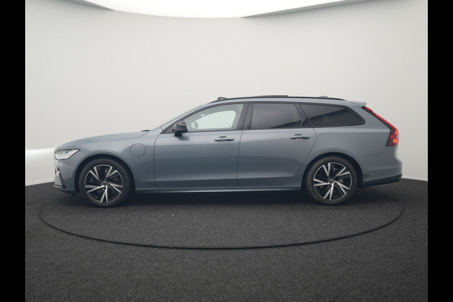 Volvo V90 T6 AWD R-Design Plug In Hybrid 340pk Dealer O.H PHEV | Trekhaak Af Fabriek | Panodak | Adaptive Cruise | Head Up | Harman & Kardon | 360 Camera | Lederen Sporstoelen Memory & Verwarmd | Pilot Assist | Apple Carplay | Navigatie | DAB |