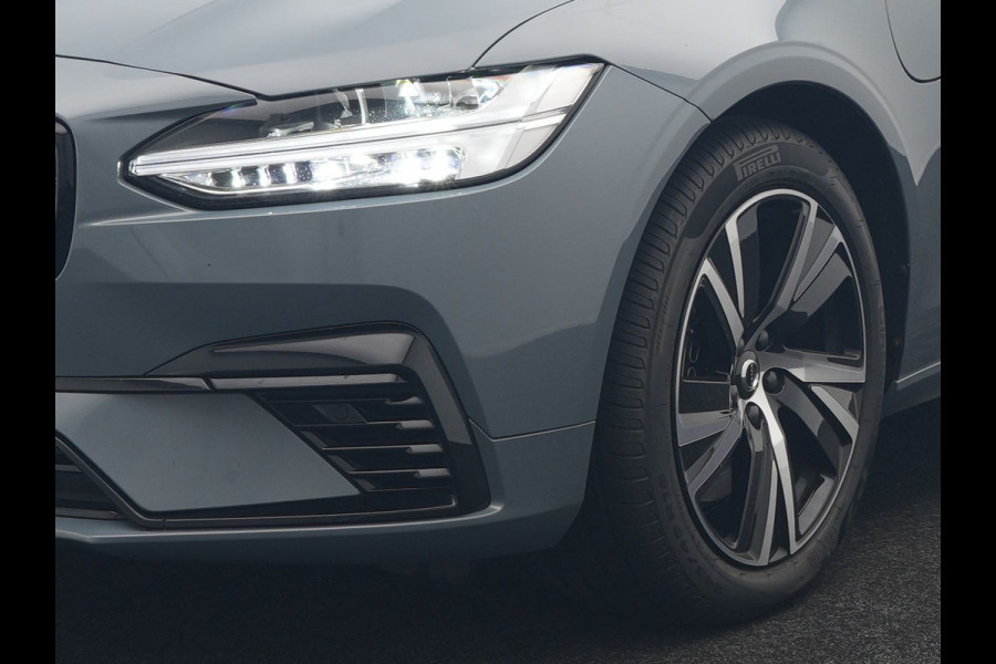 Volvo V90 T6 AWD R-Design Plug In Hybrid 340pk Dealer O.H PHEV | Trekhaak Af Fabriek | Panodak | Adaptive Cruise | Head Up | Harman & Kardon | 360 Camera | Lederen Sporstoelen Memory & Verwarmd | Pilot Assist | Apple Carplay | Navigatie | DAB |