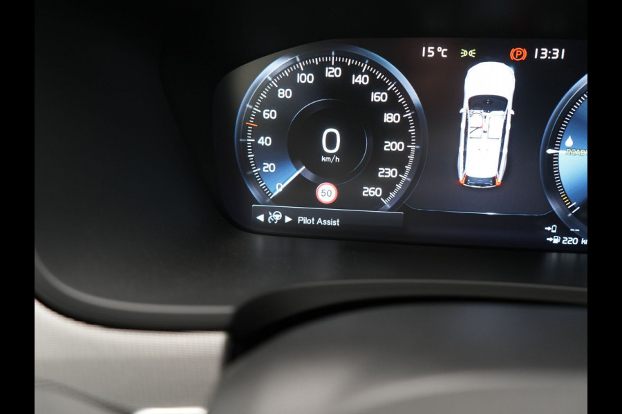 Volvo V90 T6 AWD R-Design Plug In Hybrid 340pk Dealer O.H PHEV | Trekhaak Af Fabriek | Panodak | Adaptive Cruise | Head Up | Harman & Kardon | 360 Camera | Lederen Sporstoelen Memory & Verwarmd | Pilot Assist | Apple Carplay | Navigatie | DAB |