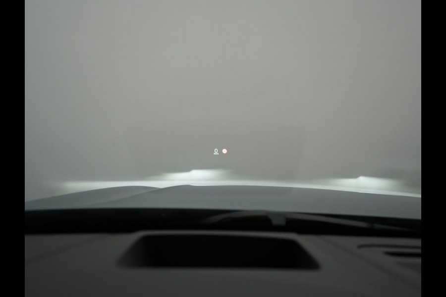 Volvo V90 T6 AWD R-Design Plug In Hybrid 340pk Dealer O.H PHEV | Trekhaak Af Fabriek | Panodak | Adaptive Cruise | Head Up | Harman & Kardon | 360 Camera | Lederen Sporstoelen Memory & Verwarmd | Pilot Assist | Apple Carplay | Navigatie | DAB |