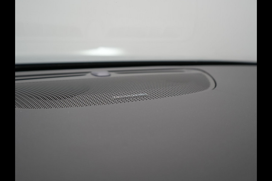 Volvo V90 T6 AWD R-Design Plug In Hybrid 340pk Dealer O.H PHEV | Trekhaak Af Fabriek | Panodak | Adaptive Cruise | Head Up | Harman & Kardon | 360 Camera | Lederen Sporstoelen Memory & Verwarmd | Pilot Assist | Apple Carplay | Navigatie | DAB |
