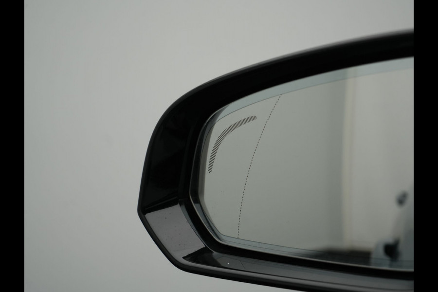 Volvo V90 T6 AWD R-Design Plug In Hybrid 340pk Dealer O.H PHEV | Trekhaak Af Fabriek | Panodak | Adaptive Cruise | Head Up | Harman & Kardon | 360 Camera | Lederen Sporstoelen Memory & Verwarmd | Pilot Assist | Apple Carplay | Navigatie | DAB |