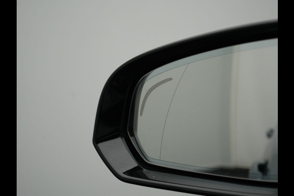 Volvo V90 T6 AWD R-Design Plug In Hybrid 340pk Dealer O.H PHEV | Trekhaak Af Fabriek | Panodak | Adaptive Cruise | Head Up | Harman & Kardon | 360 Camera | Lederen Sporstoelen Memory & Verwarmd | Pilot Assist | Apple Carplay | Navigatie | DAB |