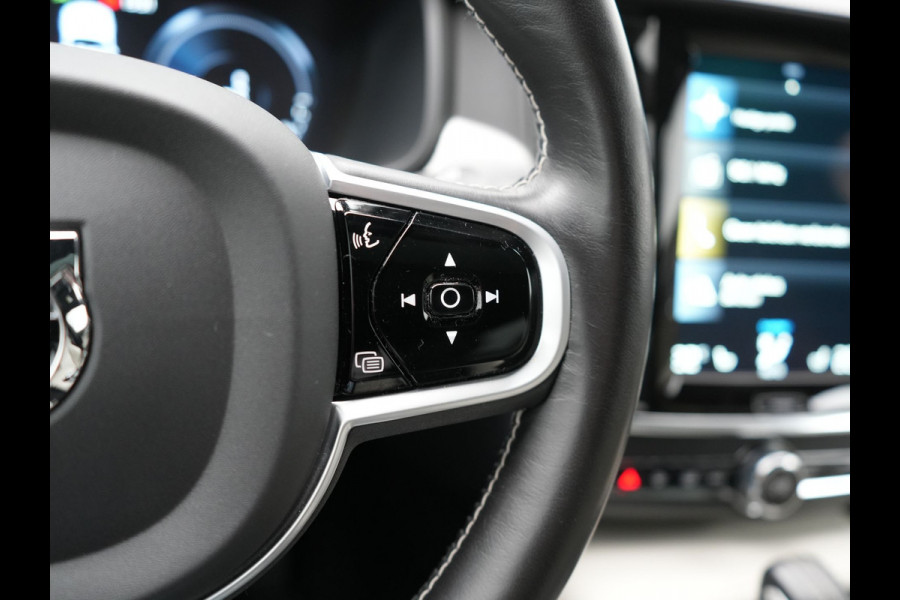 Volvo V90 T6 AWD R-Design Plug In Hybrid 340pk Dealer O.H PHEV | Trekhaak Af Fabriek | Panodak | Adaptive Cruise | Head Up | Harman & Kardon | 360 Camera | Lederen Sporstoelen Memory & Verwarmd | Pilot Assist | Apple Carplay | Navigatie | DAB |
