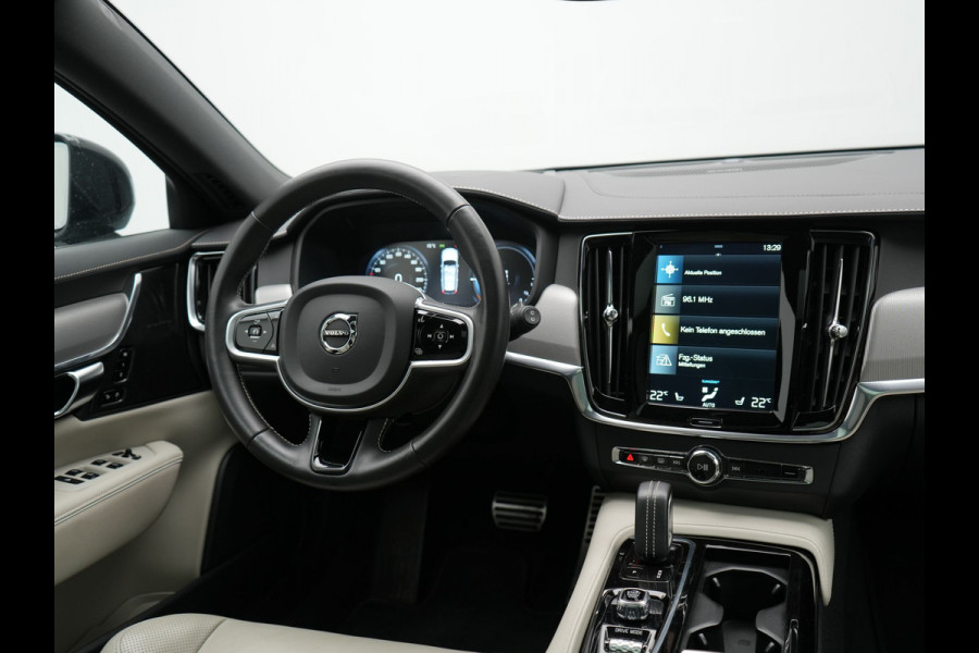 Volvo V90 T6 AWD R-Design Plug In Hybrid 340pk Dealer O.H PHEV | Trekhaak Af Fabriek | Panodak | Adaptive Cruise | Head Up | Harman & Kardon | 360 Camera | Lederen Sporstoelen Memory & Verwarmd | Pilot Assist | Apple Carplay | Navigatie | DAB |