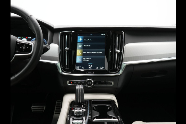 Volvo V90 T6 AWD R-Design Plug In Hybrid 340pk Dealer O.H PHEV | Trekhaak Af Fabriek | Panodak | Adaptive Cruise | Head Up | Harman & Kardon | 360 Camera | Lederen Sporstoelen Memory & Verwarmd | Pilot Assist | Apple Carplay | Navigatie | DAB |