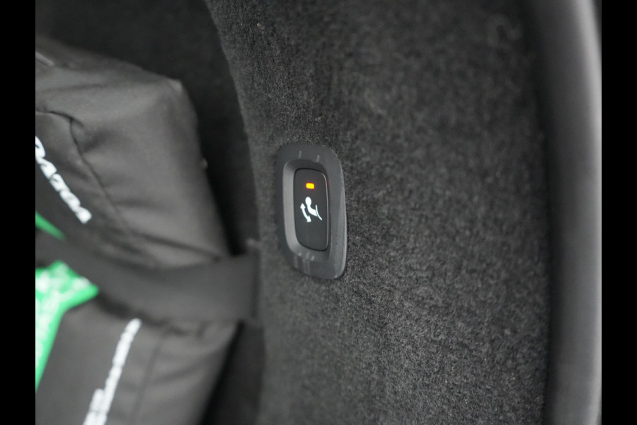 Volvo V90 T6 AWD R-Design Plug In Hybrid 340pk Dealer O.H PHEV | Trekhaak Af Fabriek | Panodak | Adaptive Cruise | Head Up | Harman & Kardon | 360 Camera | Lederen Sporstoelen Memory & Verwarmd | Pilot Assist | Apple Carplay | Navigatie | DAB |