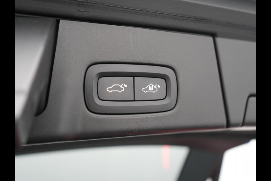 Volvo V90 T6 AWD R-Design Plug In Hybrid 340pk Dealer O.H PHEV | Trekhaak Af Fabriek | Panodak | Adaptive Cruise | Head Up | Harman & Kardon | 360 Camera | Lederen Sporstoelen Memory & Verwarmd | Pilot Assist | Apple Carplay | Navigatie | DAB |