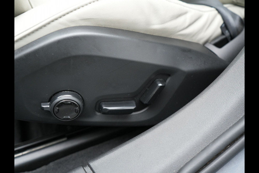 Volvo V90 T6 AWD R-Design Plug In Hybrid 340pk Dealer O.H PHEV | Trekhaak Af Fabriek | Panodak | Adaptive Cruise | Head Up | Harman & Kardon | 360 Camera | Lederen Sporstoelen Memory & Verwarmd | Pilot Assist | Apple Carplay | Navigatie | DAB |