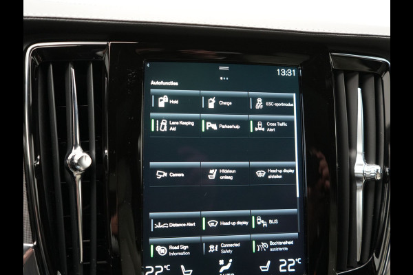 Volvo V90 T6 AWD R-Design Plug In Hybrid 340pk Dealer O.H PHEV | Trekhaak Af Fabriek | Panodak | Adaptive Cruise | Head Up | Harman & Kardon | 360 Camera | Lederen Sporstoelen Memory & Verwarmd | Pilot Assist | Apple Carplay | Navigatie | DAB |
