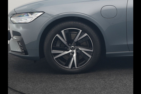 Volvo V90 T6 AWD R-Design Plug In Hybrid 340pk Dealer O.H PHEV | Trekhaak Af Fabriek | Panodak | Adaptive Cruise | Head Up | Harman & Kardon | 360 Camera | Lederen Sporstoelen Memory & Verwarmd | Pilot Assist | Apple Carplay | Navigatie | DAB |