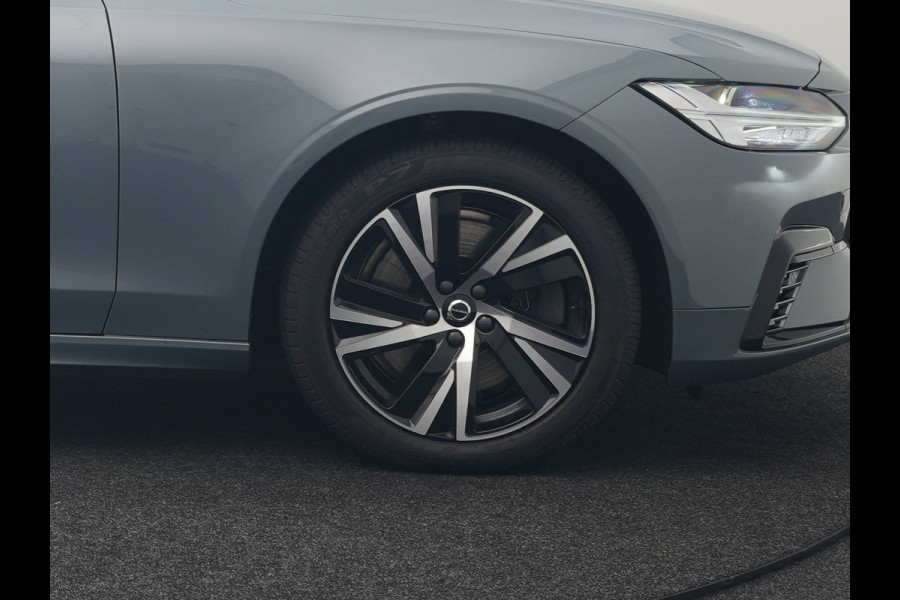 Volvo V90 T6 AWD R-Design Plug In Hybrid 340pk Dealer O.H PHEV | Trekhaak Af Fabriek | Panodak | Adaptive Cruise | Head Up | Harman & Kardon | 360 Camera | Lederen Sporstoelen Memory & Verwarmd | Pilot Assist | Apple Carplay | Navigatie | DAB |