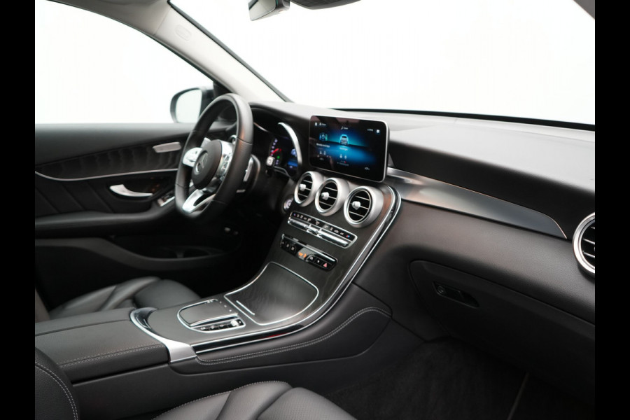 Mercedes-Benz GLC 300e 4MATIC AMG Plug In Hybrid 320pk Dealer O.H PHEV | Panodak | Adaptive Cruise | Burmester Audio | Camera | 20"L.M | Lederen Sportstoelen Verwarmd | Apple Carplay | Blis | Sfeerverlichting | Navigatie | DAB |