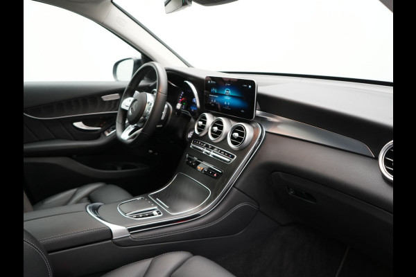 Mercedes-Benz GLC 300e 4MATIC AMG Plug In Hybrid 320pk Dealer O.H PHEV | Panodak | Adaptive Cruise | Burmester Audio | Camera | 20"L.M | Lederen Sportstoelen Verwarmd | Apple Carplay | Blis | Sfeerverlichting | Navigatie | DAB |