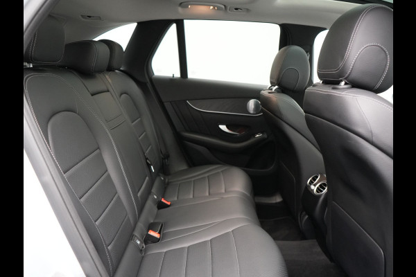 Mercedes-Benz GLC 300e 4MATIC AMG Plug In Hybrid 320pk Dealer O.H PHEV | Panodak | Adaptive Cruise | Burmester Audio | Camera | 20"L.M | Lederen Sportstoelen Verwarmd | Apple Carplay | Blis | Sfeerverlichting | Navigatie | DAB |