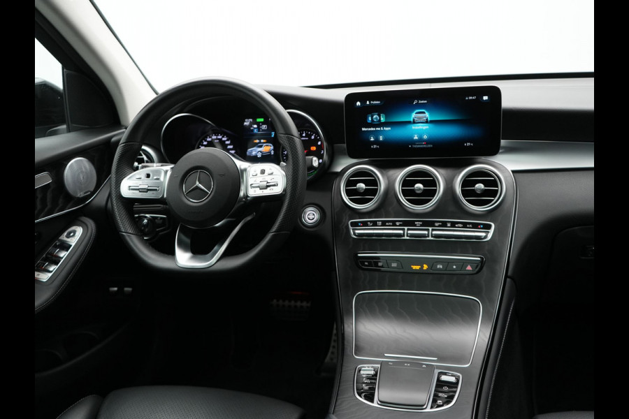 Mercedes-Benz GLC 300e 4MATIC AMG Plug In Hybrid 320pk Dealer O.H PHEV | Panodak | Adaptive Cruise | Burmester Audio | Camera | 20"L.M | Lederen Sportstoelen Verwarmd | Apple Carplay | Blis | Sfeerverlichting | Navigatie | DAB |