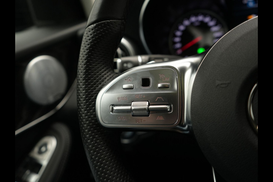 Mercedes-Benz GLC 300e 4MATIC AMG Plug In Hybrid 320pk Dealer O.H PHEV | Panodak | Adaptive Cruise | Burmester Audio | Camera | 20"L.M | Lederen Sportstoelen Verwarmd | Apple Carplay | Blis | Sfeerverlichting | Navigatie | DAB |