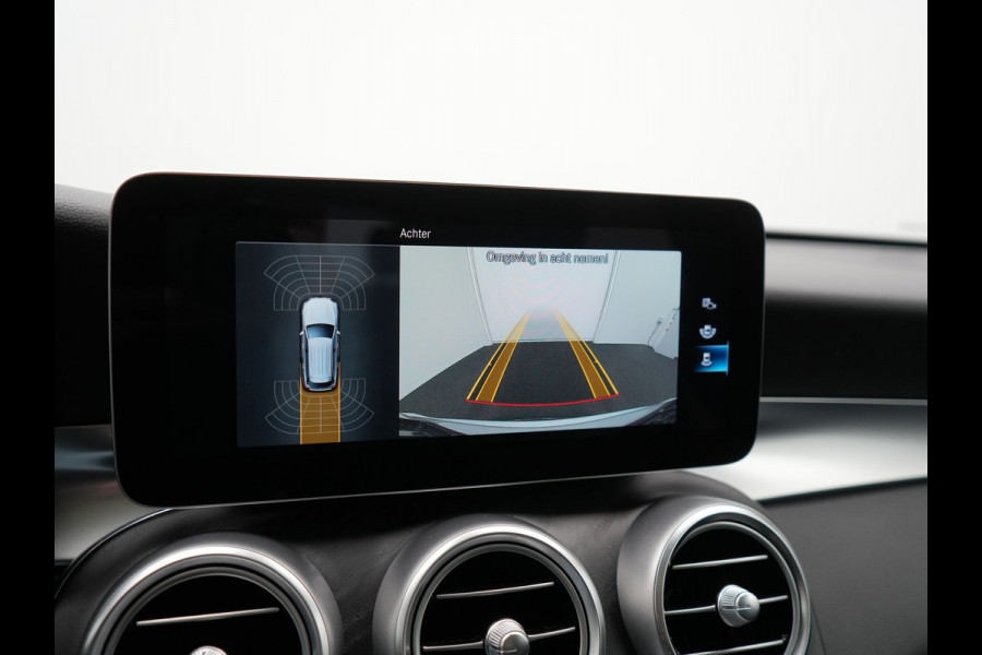 Mercedes-Benz GLC 300e 4MATIC AMG Plug In Hybrid 320pk Dealer O.H PHEV | Panodak | Adaptive Cruise | Burmester Audio | Camera | 20"L.M | Lederen Sportstoelen Verwarmd | Apple Carplay | Blis | Sfeerverlichting | Navigatie | DAB |