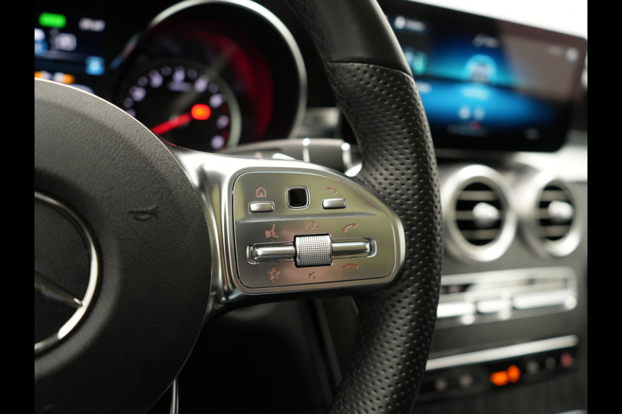 Mercedes-Benz GLC 300e 4MATIC AMG Plug In Hybrid 320pk Dealer O.H PHEV | Panodak | Adaptive Cruise | Burmester Audio | Camera | 20"L.M | Lederen Sportstoelen Verwarmd | Apple Carplay | Blis | Sfeerverlichting | Navigatie | DAB |