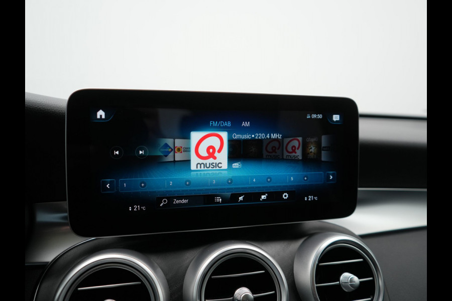 Mercedes-Benz GLC 300e 4MATIC AMG Plug In Hybrid 320pk Dealer O.H PHEV | Panodak | Adaptive Cruise | Burmester Audio | Camera | 20"L.M | Lederen Sportstoelen Verwarmd | Apple Carplay | Blis | Sfeerverlichting | Navigatie | DAB |