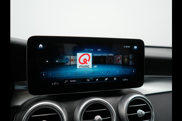 Mercedes-Benz GLC 300e 4MATIC AMG Plug In Hybrid 320pk Dealer O.H PHEV | Panodak | Adaptive Cruise | Burmester Audio | Camera | 20"L.M | Lederen Sportstoelen Verwarmd | Apple Carplay | Blis | Sfeerverlichting | Navigatie | DAB |