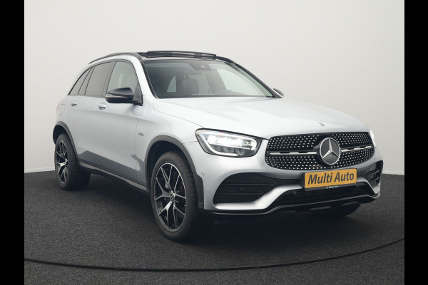 Mercedes-Benz GLC 300e 4MATIC AMG Plug In Hybrid 320pk Dealer O.H PHEV | Panodak | Adaptive Cruise | Burmester Audio | Camera | 20"L.M | Lederen Sportstoelen Verwarmd | Apple Carplay | Blis | Sfeerverlichting | Navigatie | DAB |