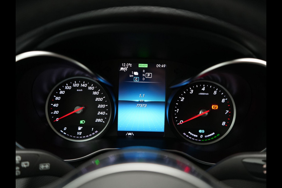 Mercedes-Benz GLC 300e 4MATIC AMG Plug In Hybrid 320pk Dealer O.H PHEV | Panodak | Adaptive Cruise | Burmester Audio | Camera | 20"L.M | Lederen Sportstoelen Verwarmd | Apple Carplay | Blis | Sfeerverlichting | Navigatie | DAB |