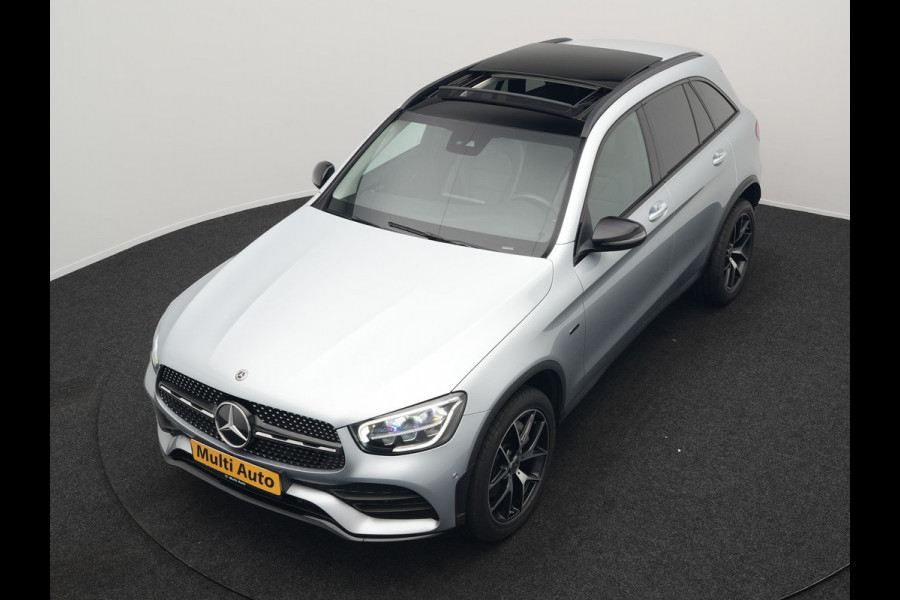 Mercedes-Benz GLC 300e 4MATIC AMG Plug In Hybrid 320pk Dealer O.H PHEV | Panodak | Adaptive Cruise | Burmester Audio | Camera | 20"L.M | Lederen Sportstoelen Verwarmd | Apple Carplay | Blis | Sfeerverlichting | Navigatie | DAB |