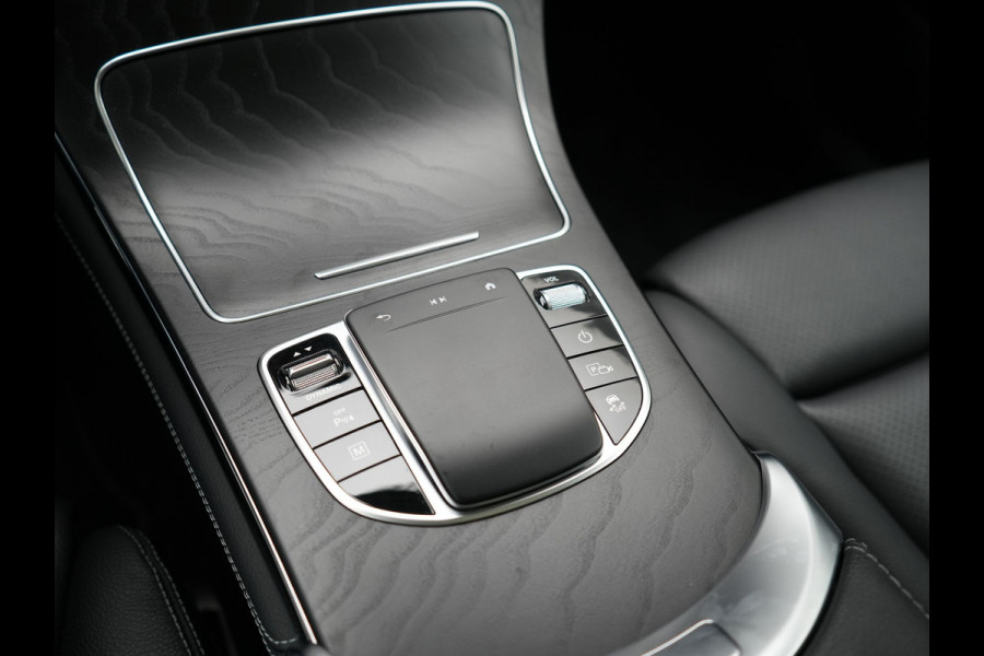 Mercedes-Benz GLC 300e 4MATIC AMG Plug In Hybrid 320pk Dealer O.H PHEV | Panodak | Adaptive Cruise | Burmester Audio | Camera | 20"L.M | Lederen Sportstoelen Verwarmd | Apple Carplay | Blis | Sfeerverlichting | Navigatie | DAB |