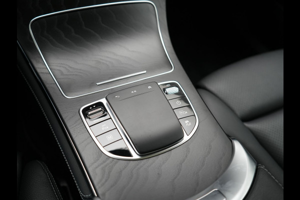 Mercedes-Benz GLC 300e 4MATIC AMG Plug In Hybrid 320pk Dealer O.H PHEV | Panodak | Adaptive Cruise | Burmester Audio | Camera | 20"L.M | Lederen Sportstoelen Verwarmd | Apple Carplay | Blis | Sfeerverlichting | Navigatie | DAB |