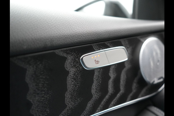 Mercedes-Benz GLC 300e 4MATIC AMG Plug In Hybrid 320pk Dealer O.H PHEV | Panodak | Adaptive Cruise | Burmester Audio | Camera | 20"L.M | Lederen Sportstoelen Verwarmd | Apple Carplay | Blis | Sfeerverlichting | Navigatie | DAB |