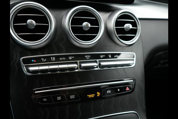 Mercedes-Benz GLC 300e 4MATIC AMG Plug In Hybrid 320pk Dealer O.H PHEV | Panodak | Adaptive Cruise | Burmester Audio | Camera | 20"L.M | Lederen Sportstoelen Verwarmd | Apple Carplay | Blis | Sfeerverlichting | Navigatie | DAB |