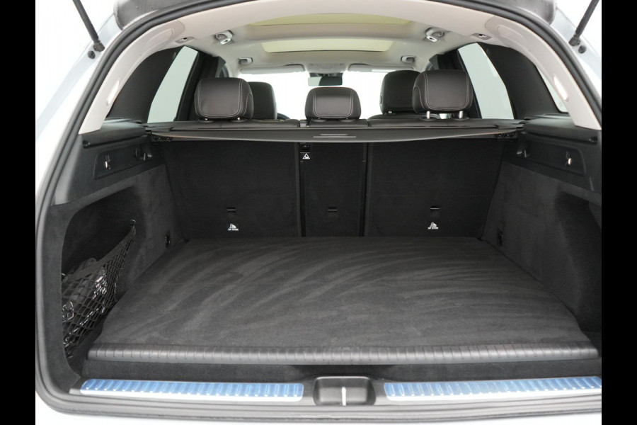 Mercedes-Benz GLC 300e 4MATIC AMG Plug In Hybrid 320pk Dealer O.H PHEV | Panodak | Adaptive Cruise | Burmester Audio | Camera | 20"L.M | Lederen Sportstoelen Verwarmd | Apple Carplay | Blis | Sfeerverlichting | Navigatie | DAB |