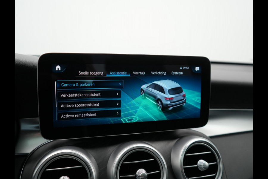Mercedes-Benz GLC 300e 4MATIC AMG Plug In Hybrid 320pk Dealer O.H PHEV | Panodak | Adaptive Cruise | Burmester Audio | Camera | 20"L.M | Lederen Sportstoelen Verwarmd | Apple Carplay | Blis | Sfeerverlichting | Navigatie | DAB |